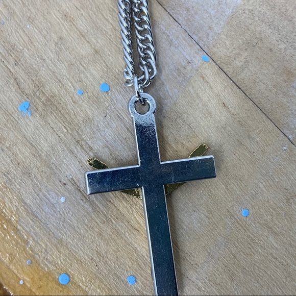 Stainless steel crucifix pendant necklace - Picture 6 of 8